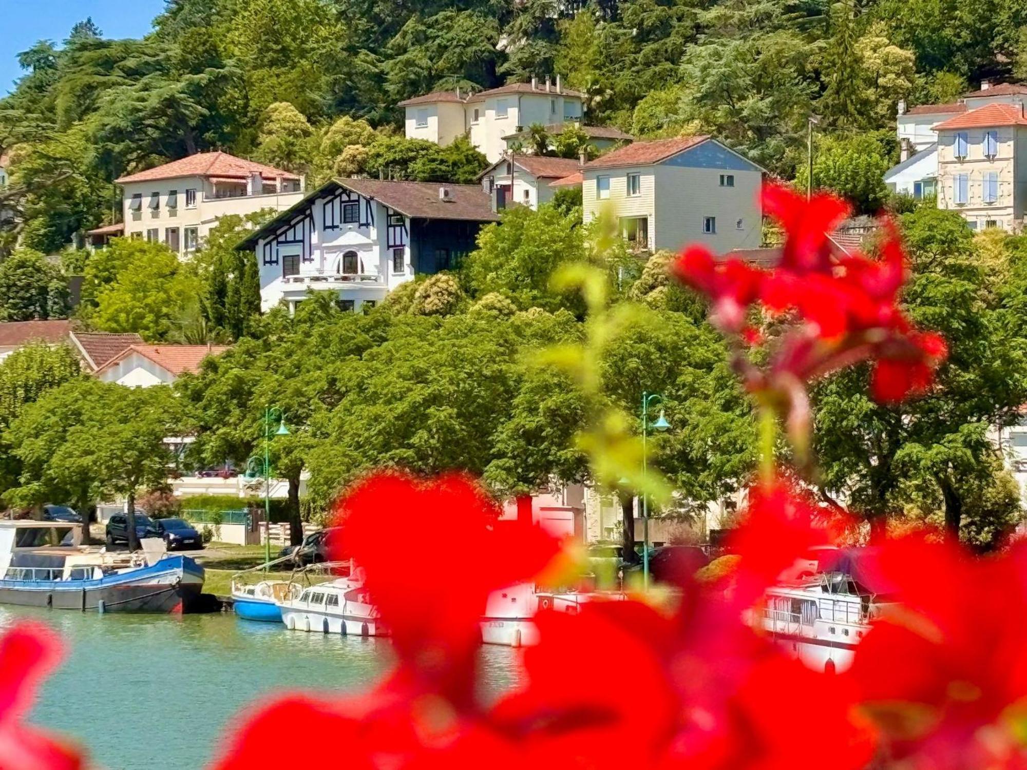 아쟁 콴 라 빌 도트 B&B 외부 사진